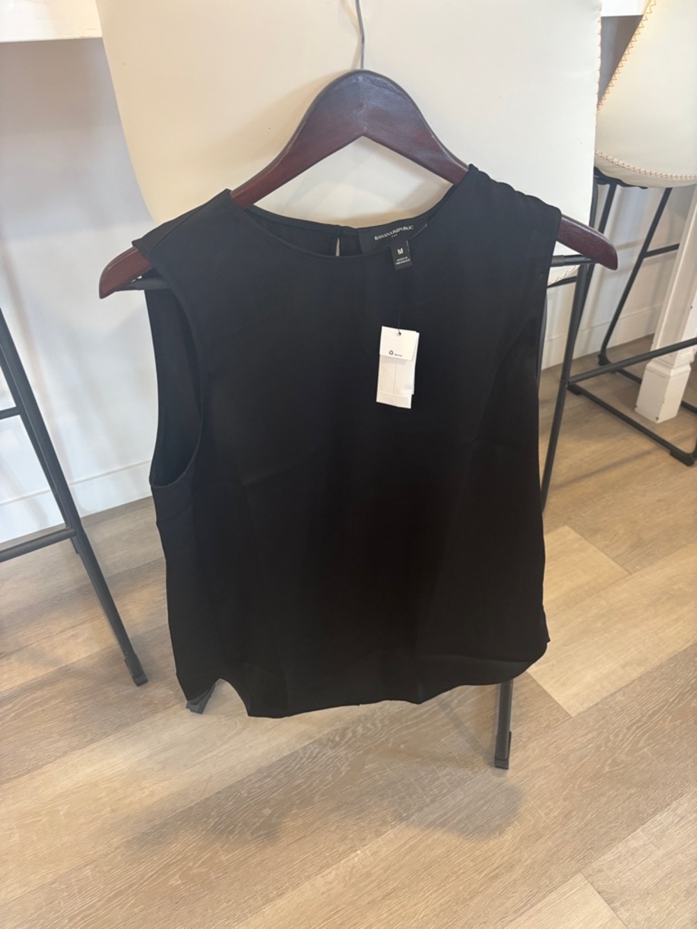 Banana Republic Black Sleeveless Crewneck Cami